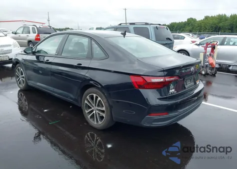 2024 Volkswagen Jetta 1.5T Sport z USA, uszkodzony, nr VIN 3VWAM7BU5RM046125